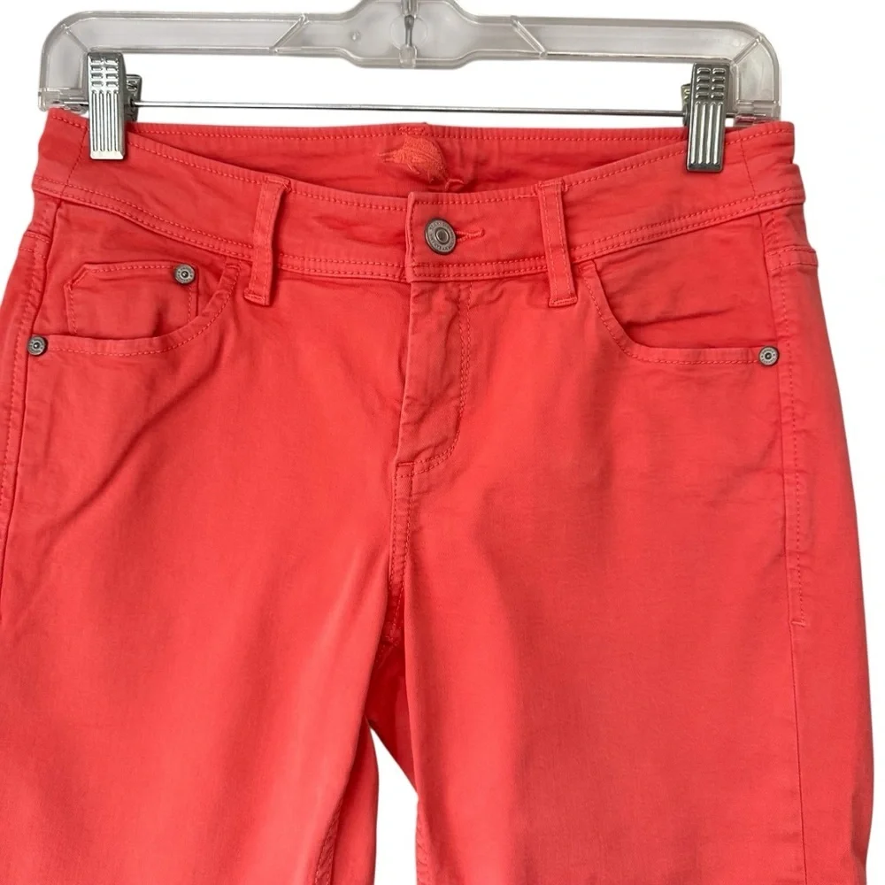 Tommy Bahama Denim Coral Clam Digger Shorts Pants, Size 4